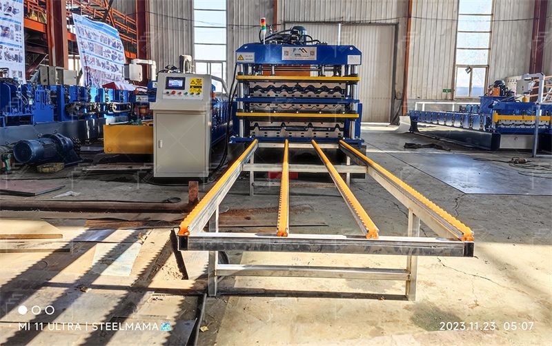 M&aacute;quina formadora de rollos de triple capa