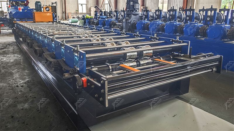 Maquinaria perfiladora de l&aacute;minas trapezoidales.