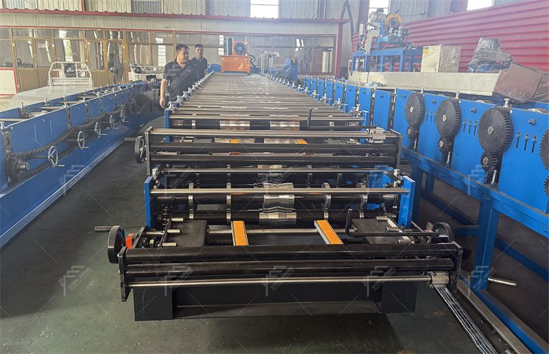 M&aacute;quina de formaci&oacute;n de l&aacute;mina de techo de doble capa 