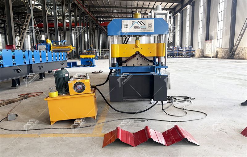 m&aacute;quina para techos de cumbrera de acero