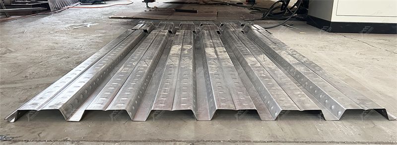 M&aacute;quina formadora de rollos de piso para terrazas 980