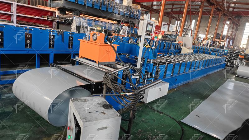 M&aacute;quina formadora de l&aacute;minas de techo de panel R