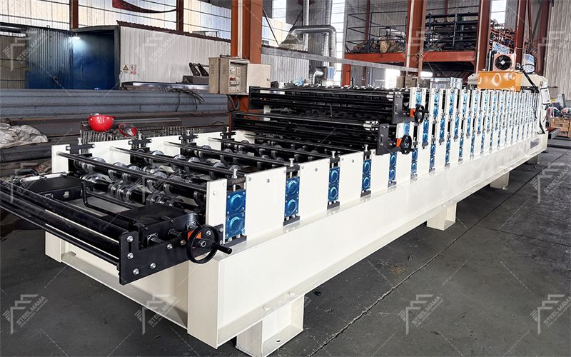 perfiladora de l&aacute;minas para techos de tres capas 