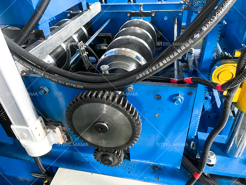 M&aacute;quina formadora de baldosas esmaltadas con costura alzada de metal