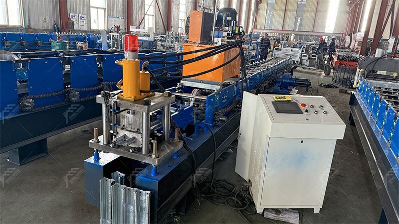 M&aacute;quina formadora de rollos en fr&iacute;o con correas de canal C