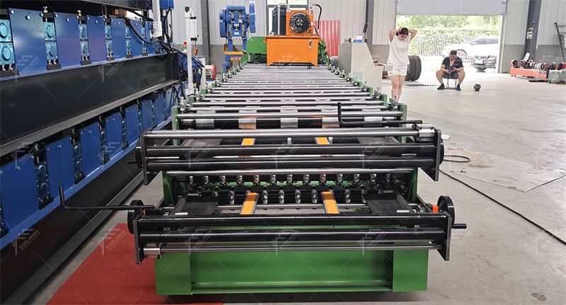 M&aacute;quina formadora de tejas de doble capa