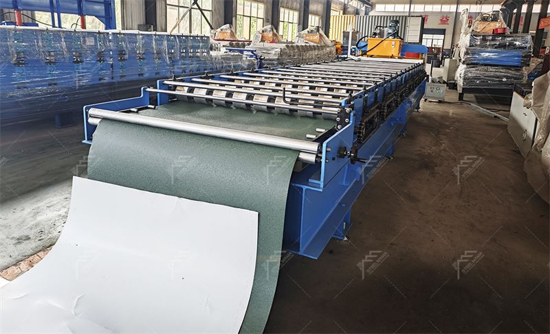 M&aacute;quina de l&aacute;minas para techos trapezoidales r101