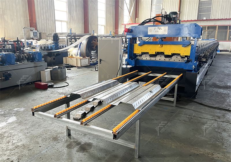 F&aacute;brica de la m&aacute;quina de formaci&oacute;n de rollo de cubierta del piso