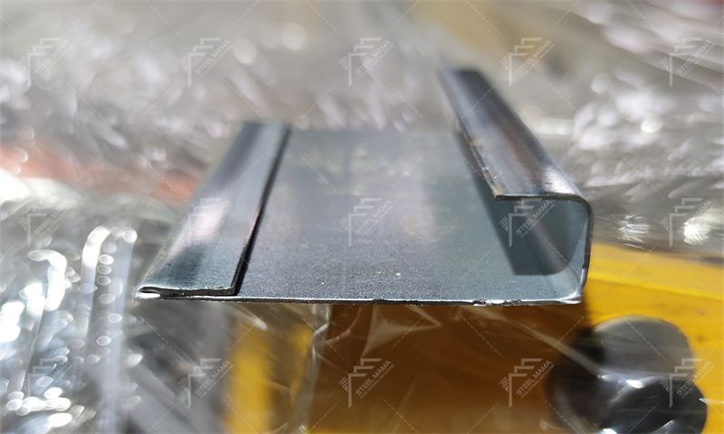 M&aacute;quina formadora de rollos con clip de costura permanente Kr18