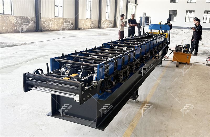 m&aacute;quina de techo de cumbrera de acero