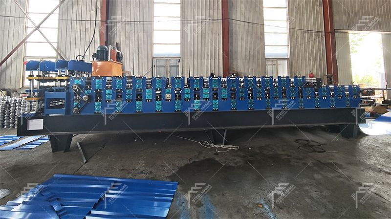 M&aacute;quina perfiladora de tejas de tres capas