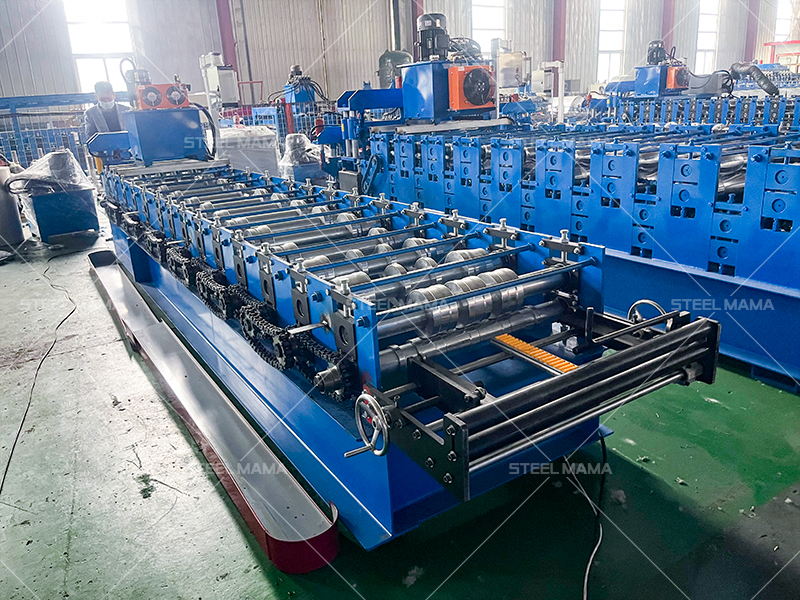 M&aacute;quina curvadora de panel de techo con junta alzada