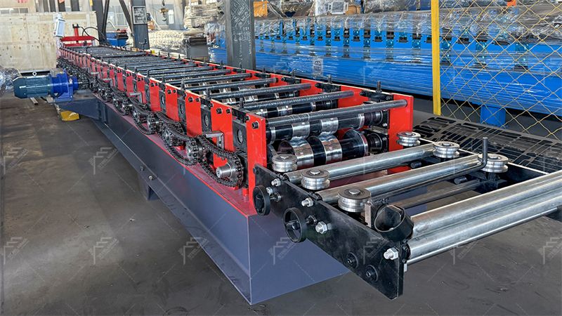 M&aacute;quina para fabricar paneles de pared y techo de chapa met&aacute;lica