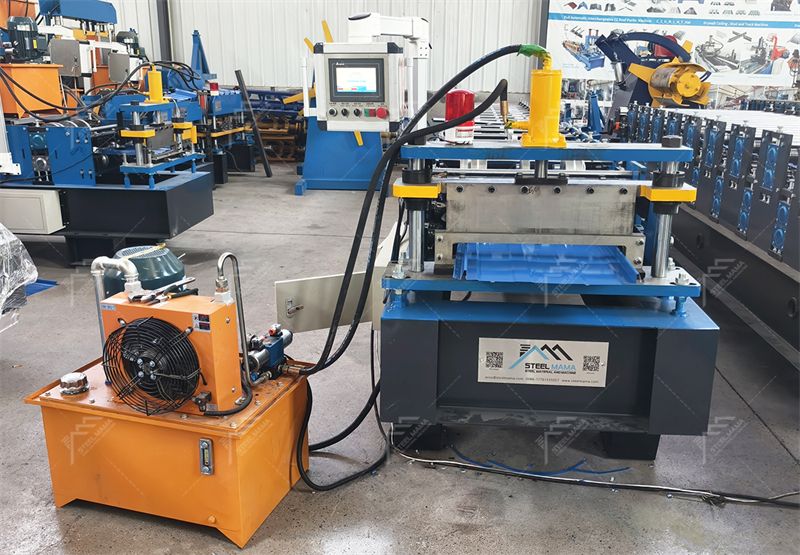 M&aacute;quina perfiladora de paneles para techos con cierre a presi&oacute;n