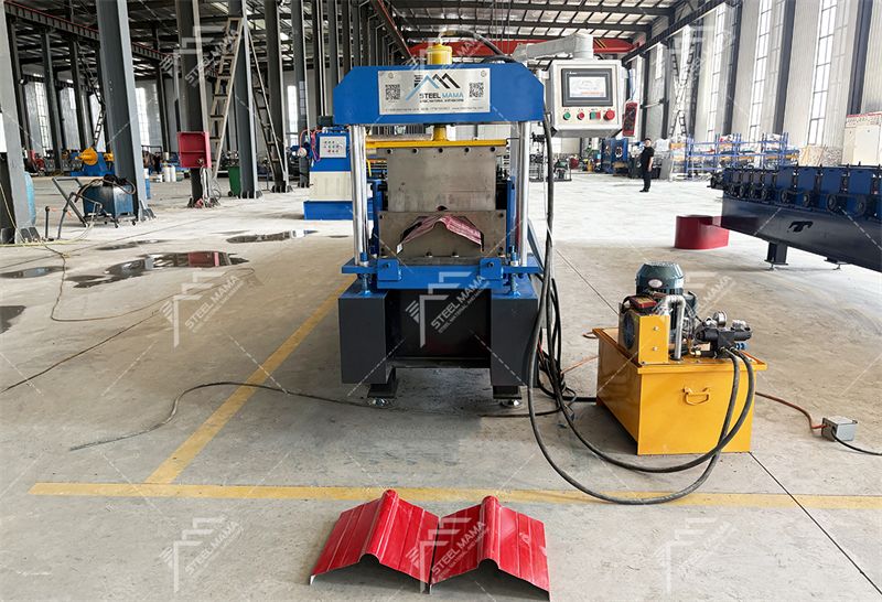 M&aacute;quina formadora de rollos de techo con cumbrera de acero
