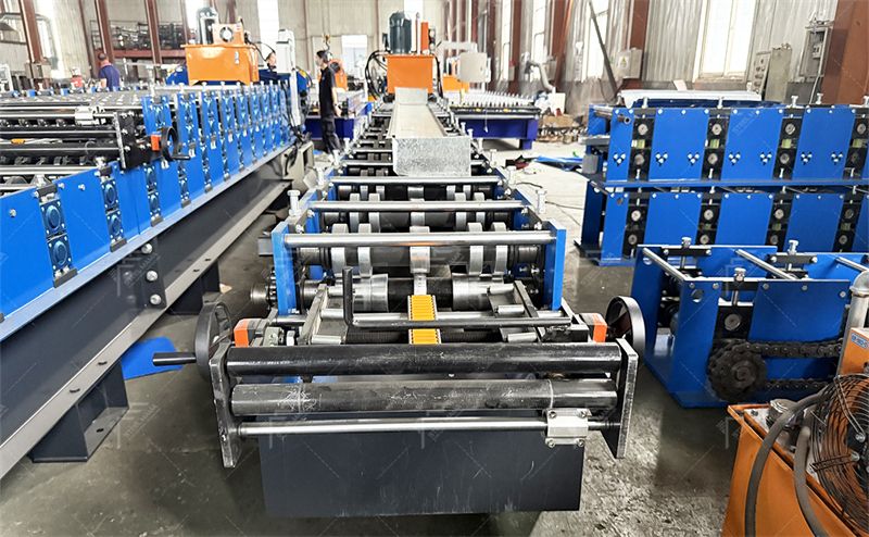 M&aacute;quina de formaci&oacute;n de rollo de cubierta de piso y rollo de acero 790