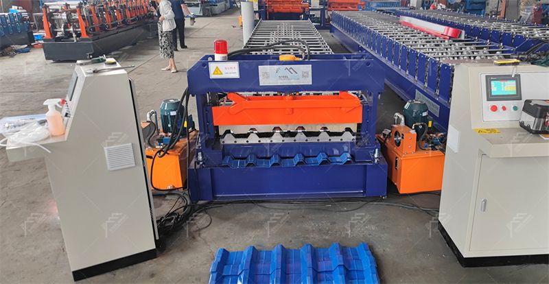 M&aacute;quina formadora de rollos de l&aacute;minas para techos trapezoidales