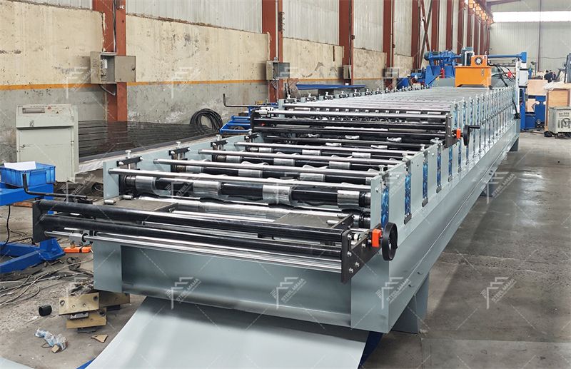 M&aacute;quina perfiladora de l&aacute;minas de techo de doble capa