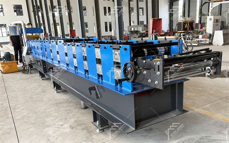 M&aacute;quina formadora de rollos de techo con cumbrera de acero