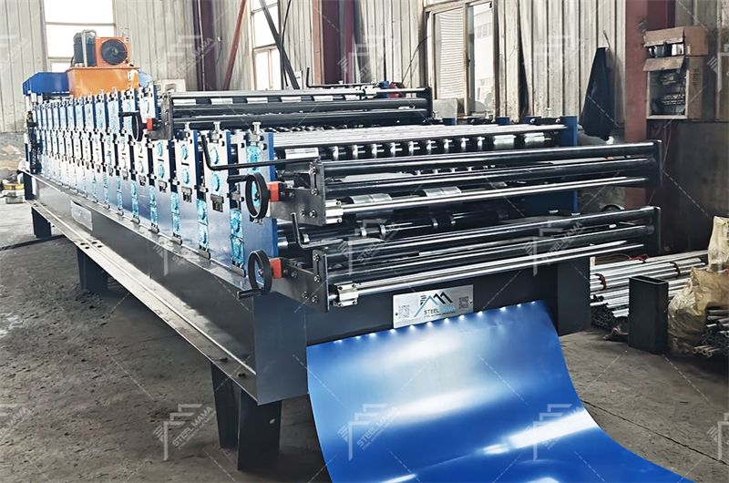 M&aacute;quina perfiladora de tres capas en fr&iacute;o 