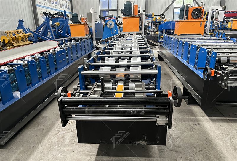 M&aacute;quina de formaci&oacute;n de rollo de cubierta de piso y rollo de acero 790