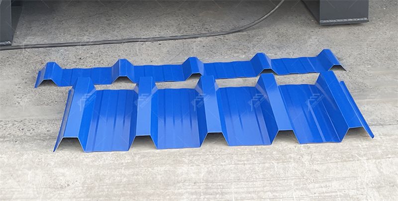 M&aacute;quina formadora de l&aacute;minas dobles.