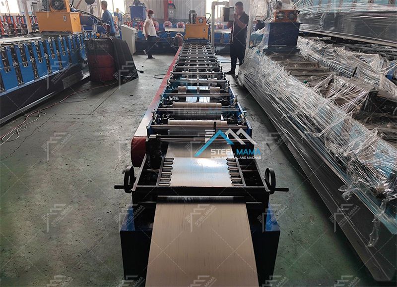 m&aacute;quina de paneles para techos con costura alzada