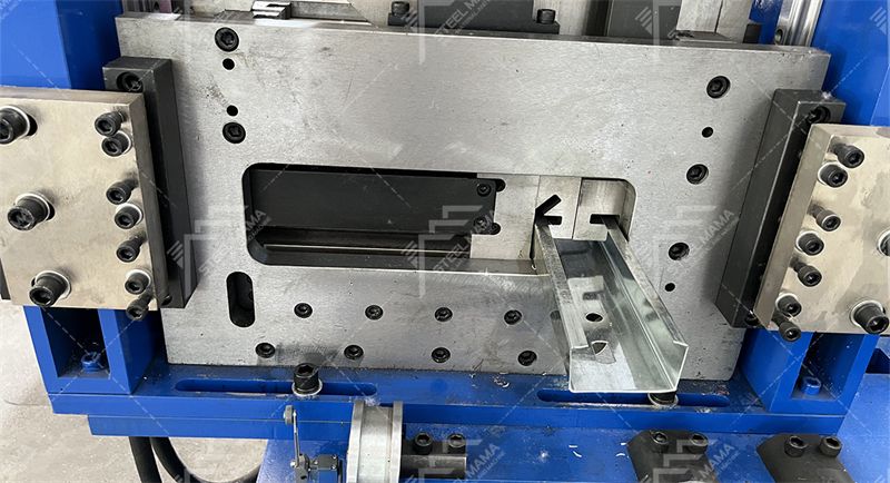 m&aacute;quina perfiladora de correas cz