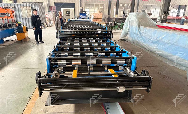 M&aacute;quina para fabricar paneles de techo de doble capa