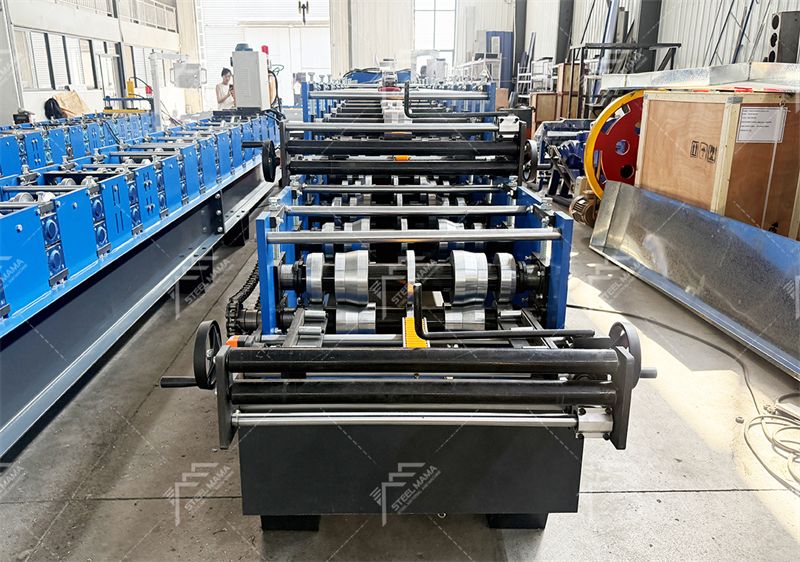 M&aacute;quina formadora de rollos de tapa de cumbrera de techo de acero