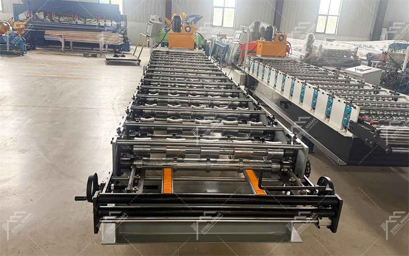 M&aacute;quina formadora de rollos trapezoidales a la venta 