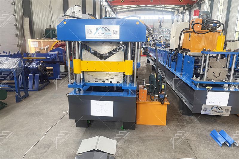 M&aacute;quina formadora de rollos de tapa de cumbrera de doble capa