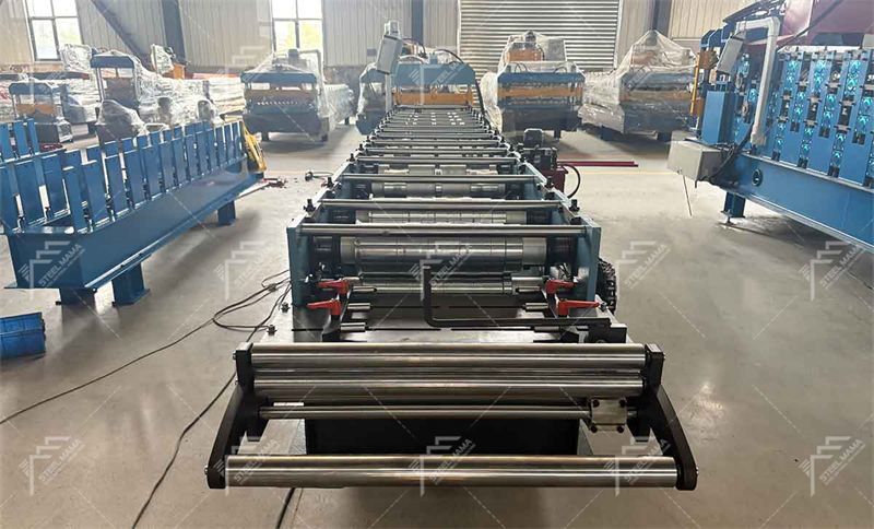 M&aacute;quina perfiladora de l&aacute;minas de techo con autobloqueo 