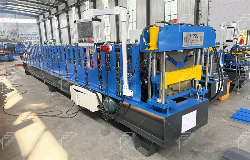 M&aacute;quina formadora de rollos de tapa de cumbrera de techo de acero