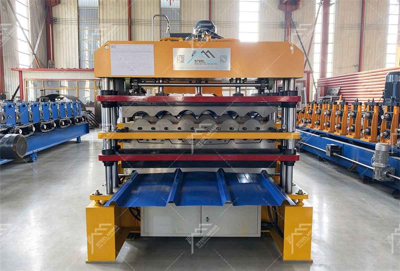 M&aacute;quina perfiladora de paneles para techos de tres capas 