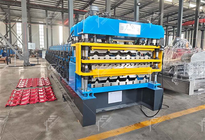 M&aacute;quina formadora de paneles de techo de tres capas 