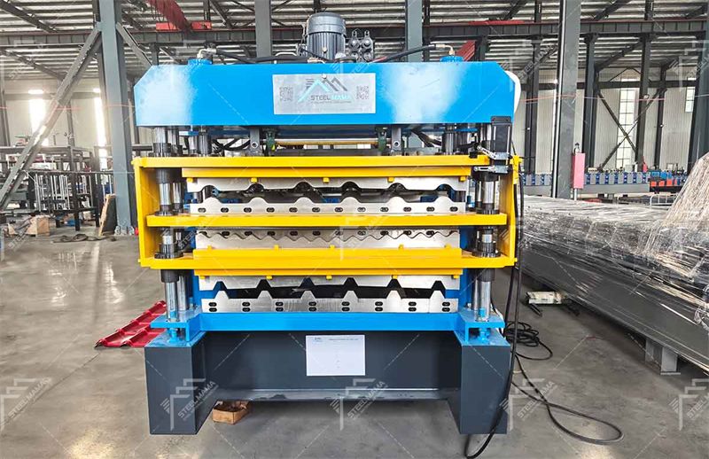 M&aacute;quina perfiladora de paneles de techo de tres capas 