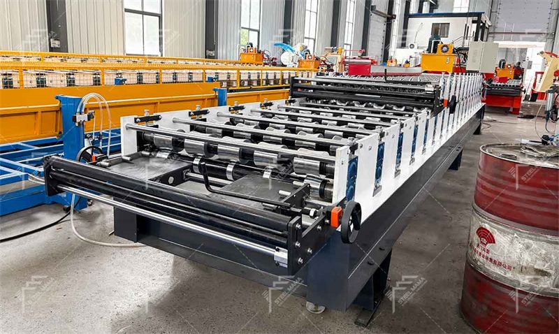 M&aacute;quina para fabricar paneles de techo de doble capa