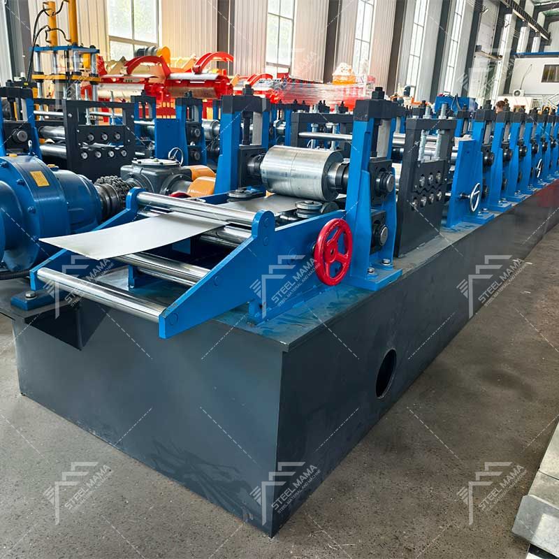 Máquina perfiladora de correas de acero C de producción profesional popular de Steelmama Indonesia